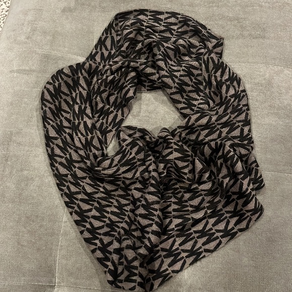 Michael Kors Infinity Scarf - Picture 2 of 2